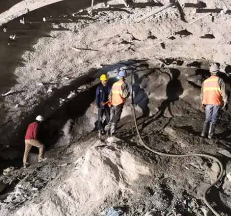 老城镇拱顶带模注浆料的施工流程及注意事项